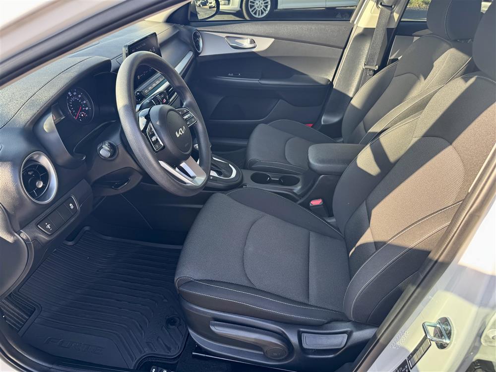 2024 Kia Forte LXS - Photo 13
