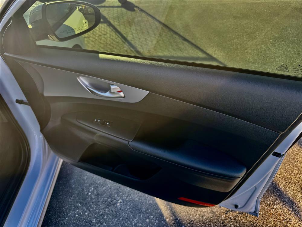 2024 Kia Forte LXS - Photo 8