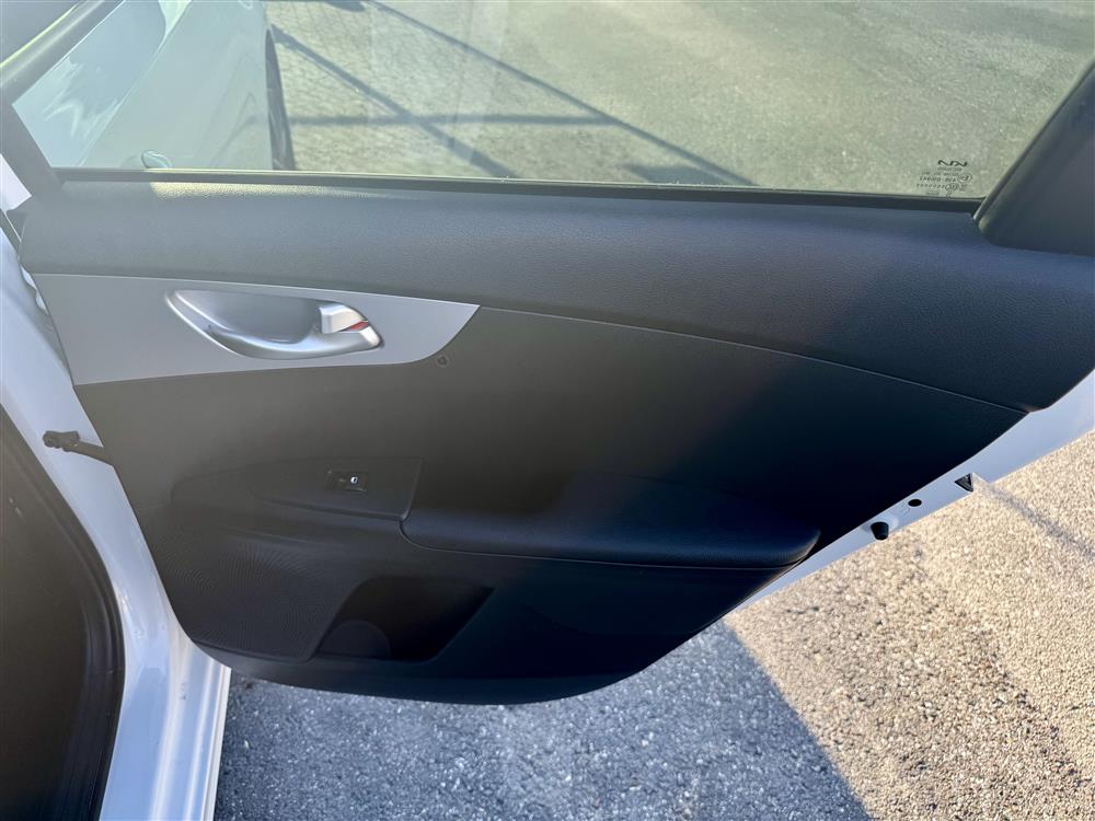 2024 Kia Forte LXS - Photo 10