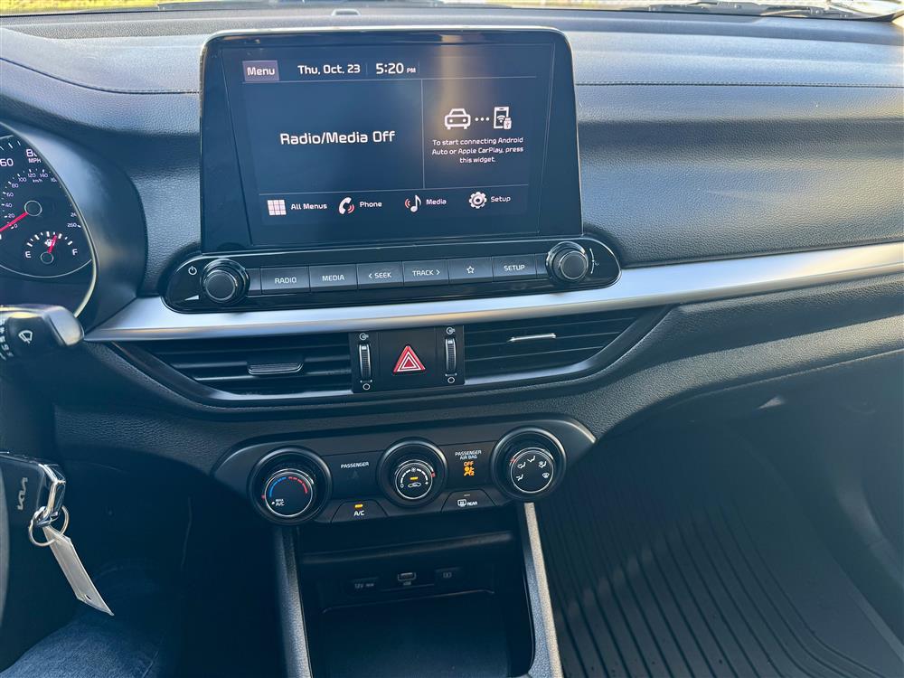 2024 Kia Forte LXS - Photo 18
