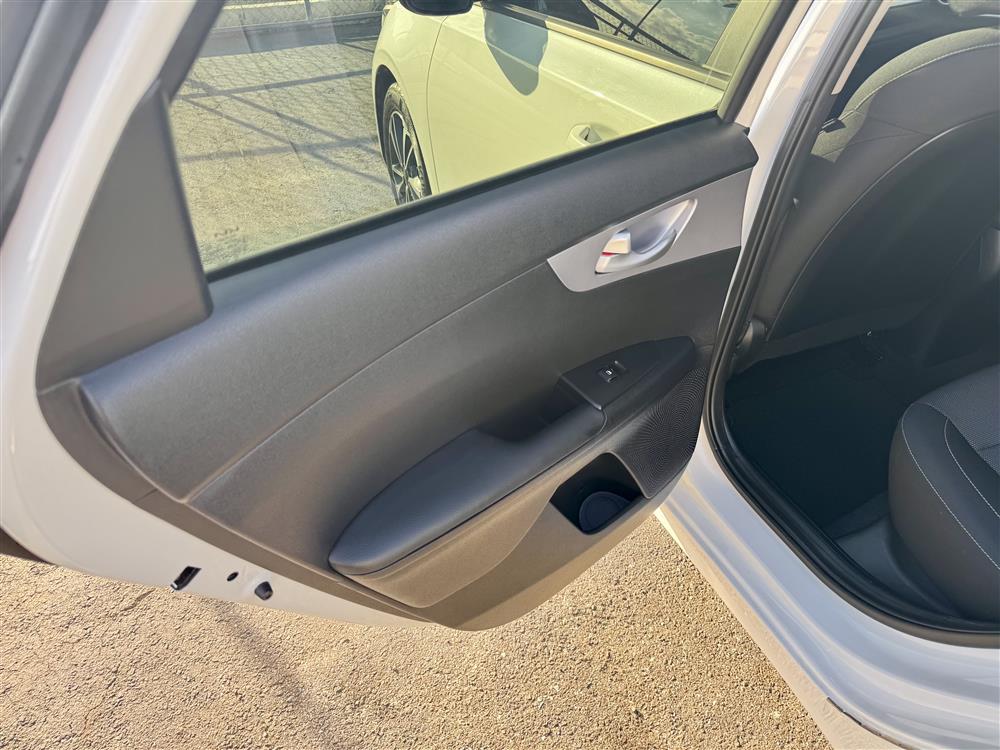 2024 Kia Forte LXS - Photo 12