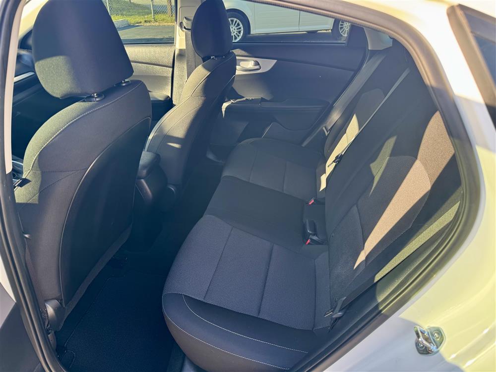 2024 Kia Forte LXS - Photo 11