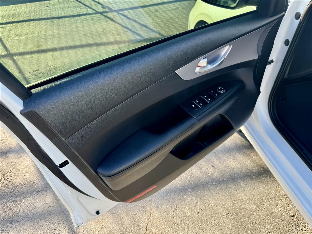2024 Kia Forte LXS - Photo 14
